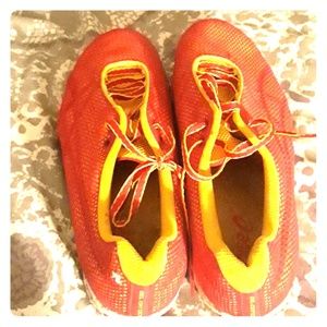 Track shoes